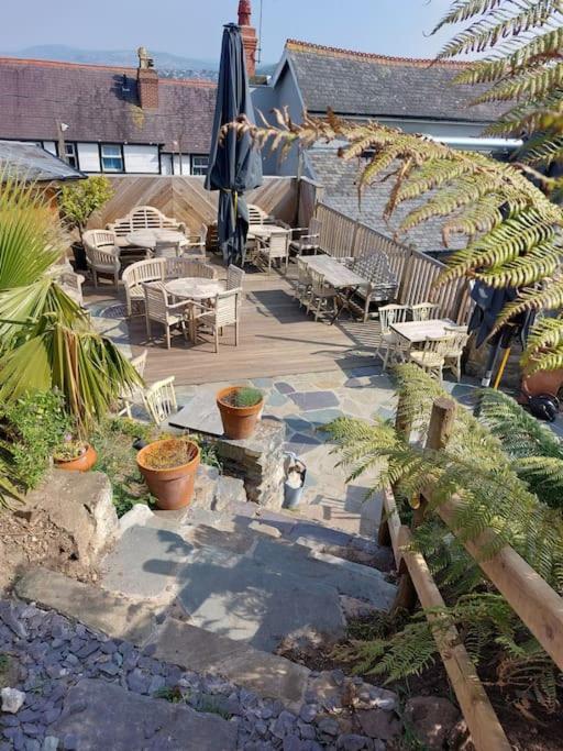 Llandudno Apartment, Quirky Pub With Tropical Beer Garden מראה חיצוני תמונה