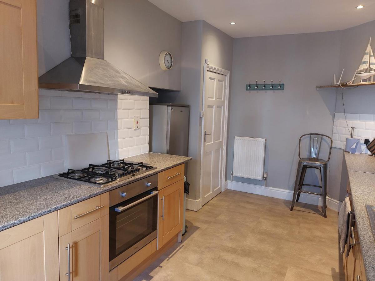 Llandudno Apartment, Quirky Pub With Tropical Beer Garden מראה חיצוני תמונה