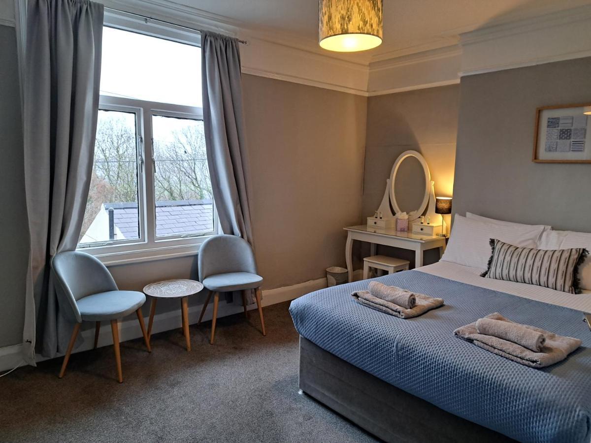 Llandudno Apartment, Quirky Pub With Tropical Beer Garden מראה חיצוני תמונה