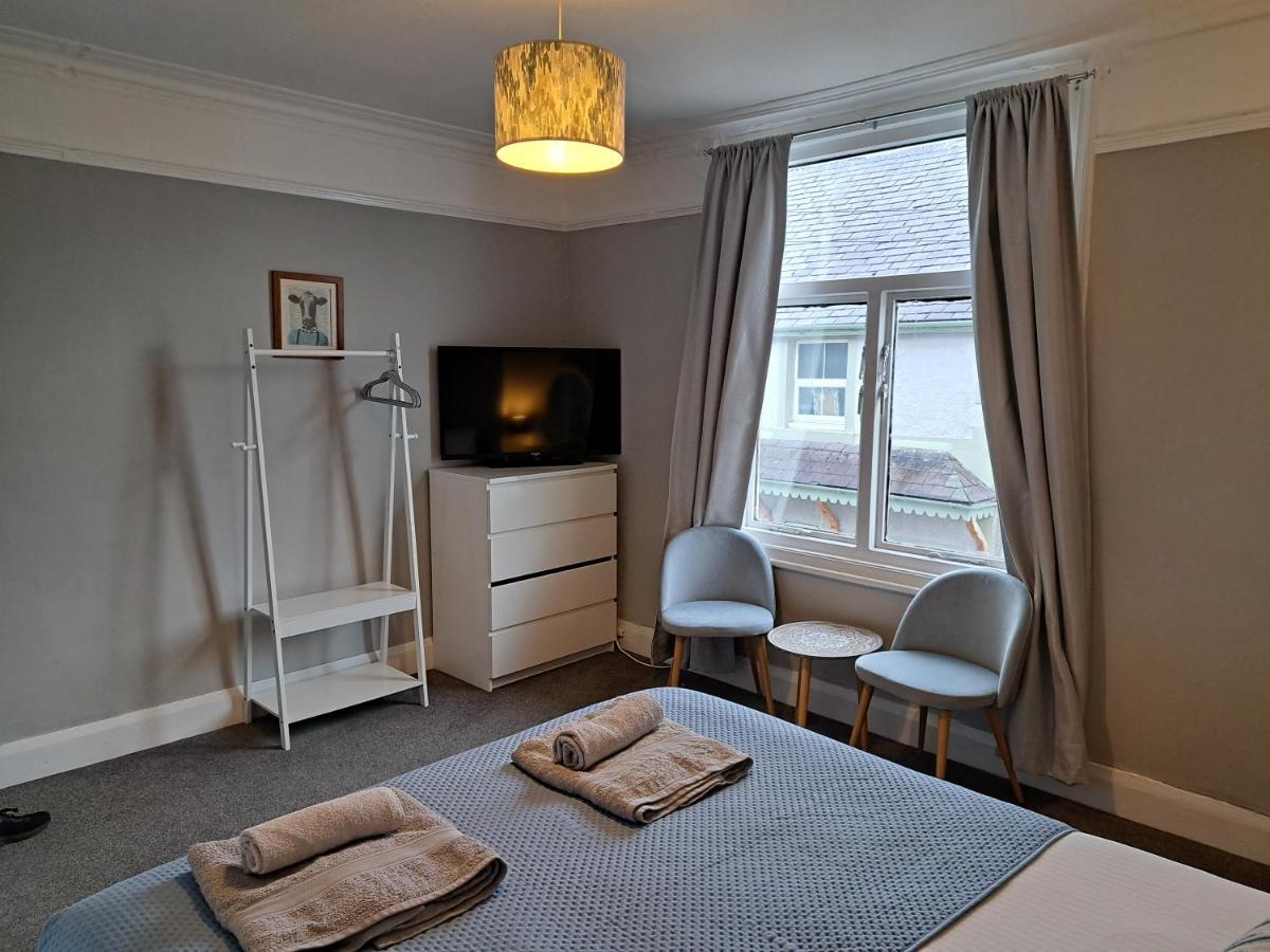 Llandudno Apartment, Quirky Pub With Tropical Beer Garden מראה חיצוני תמונה