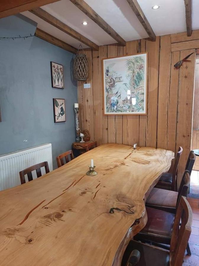 Llandudno Apartment, Quirky Pub With Tropical Beer Garden מראה חיצוני תמונה