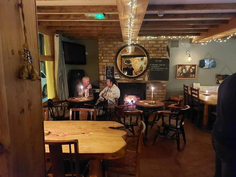Llandudno Apartment, Quirky Pub With Tropical Beer Garden מראה חיצוני תמונה