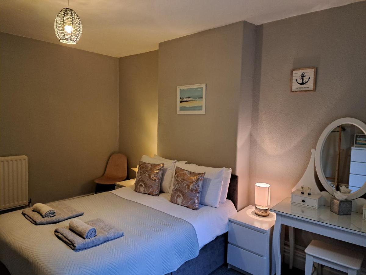 Llandudno Apartment, Quirky Pub With Tropical Beer Garden מראה חיצוני תמונה